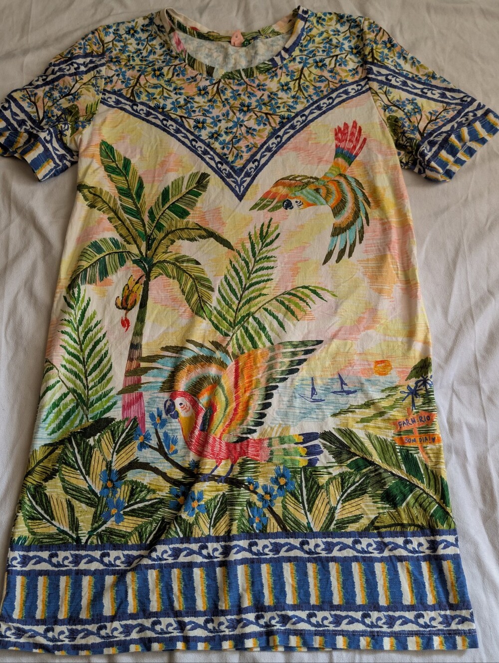 Farm Rio Paradise of the macaws T-Shirt Dress size Large(G)